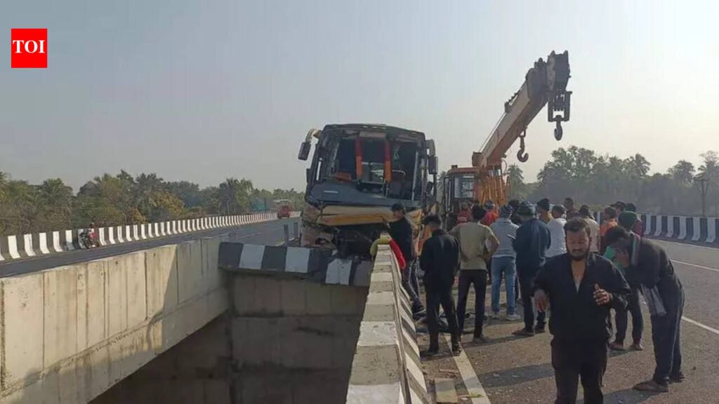 Driver killed, 14 injured as tourist bus crashes into divider in Balasore | Bhubaneswar News