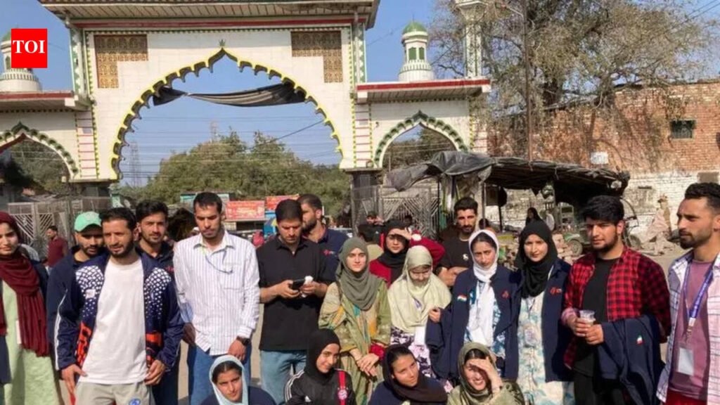 Kashmir students visit Kanpur, get insights into city’s culture & heritage | Kanpur News