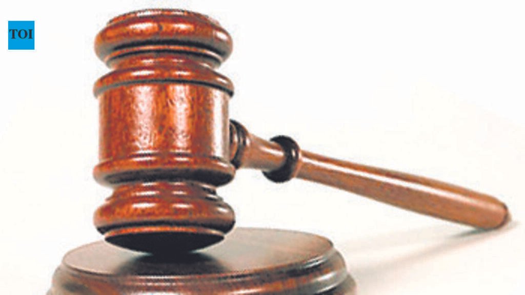 Birth certificate forgery case: 16 yrs on, court acquits ex-minister Narvekar & wife | Goa News