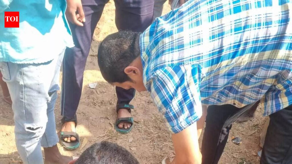 Forest officials rescue spotted deer trapped in fencing | Bhubaneswar News