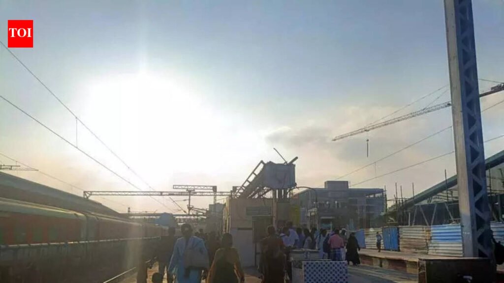 Railway commuters brave elements at roofless Egmore platforms | Chennai News
