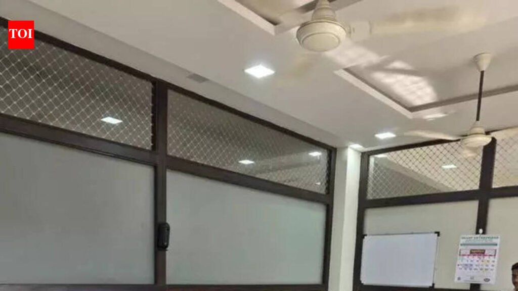 MSEDCL officials meet society groups to overcome resistance against new meters | Pune News