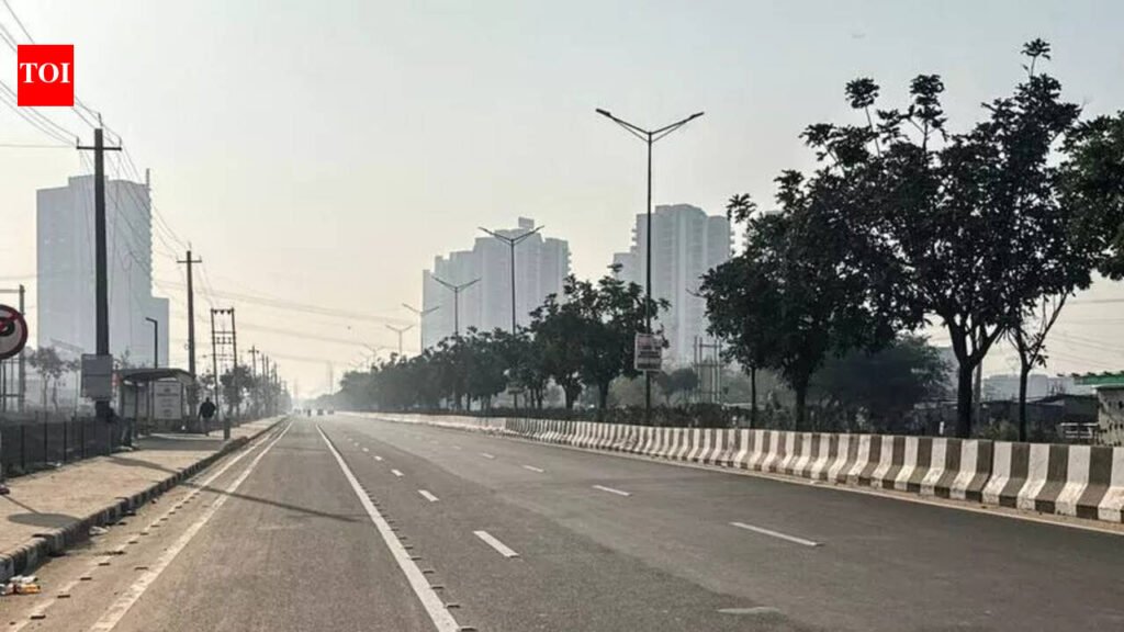All cuts closed, commuters forced to jump over barriers to cross road | Gurgaon News