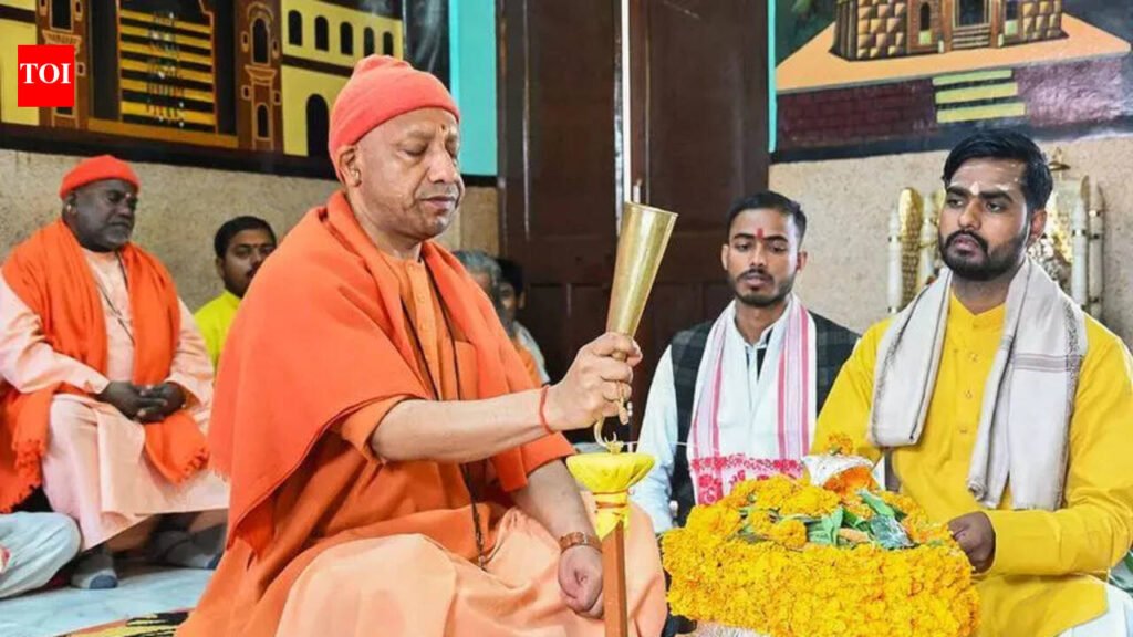CM performs Rudrabhishek at Gorakhnath temple, prays for prosperity of people | Varanasi News