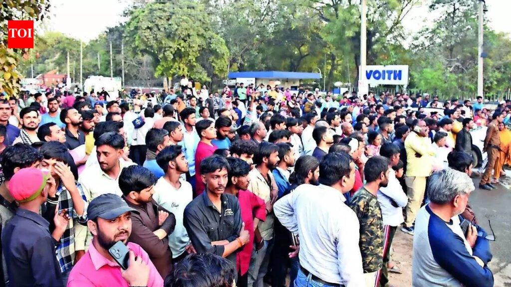 25 who suffered burns in factory blaze onlookers in Faridabad | Gurgaon News