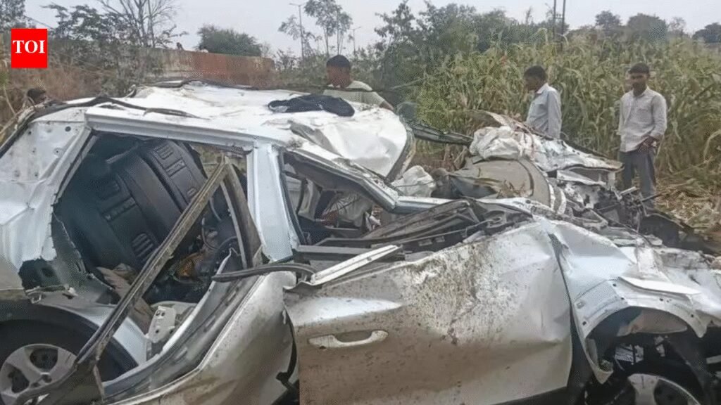Speeding SUV crashes into median on Gujarat highway; 3 Pune youths dead | Vadodara News