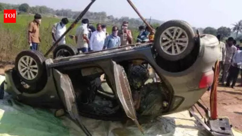 Couple dies as car plunges into canal | Patna News