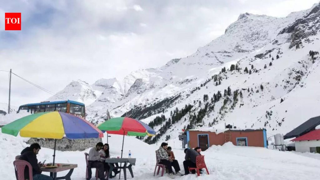 Higher reaches of HP receive fresh snowfall | Chandigarh News