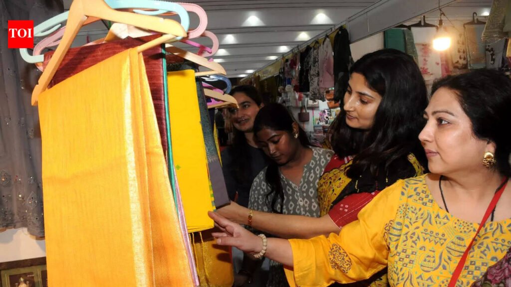 Phagunotsav opens with 225 stalls of crafts and foods | Patna News