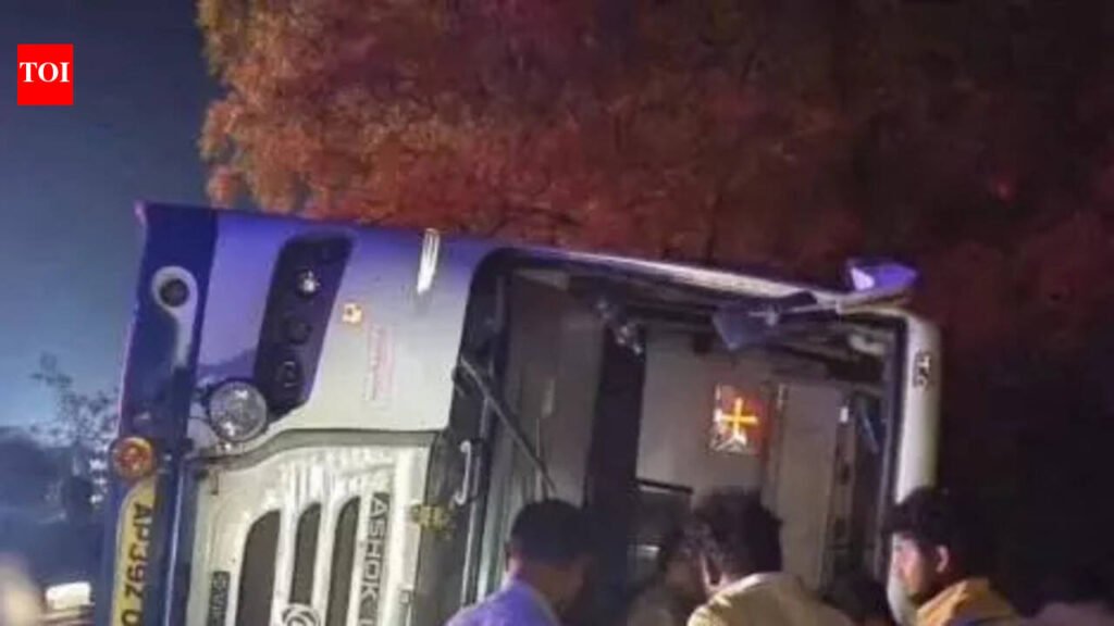 19 hurt as APSRTC bus veers off road in Jogulamba Gadwal dist | Hyderabad News