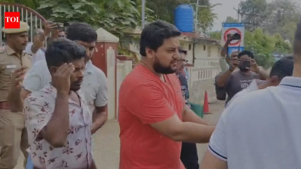 Delhi police arrest six Bangladeshi nationals in Tirupur for posting messages supporting Pak terror outfits | Coimbatore News