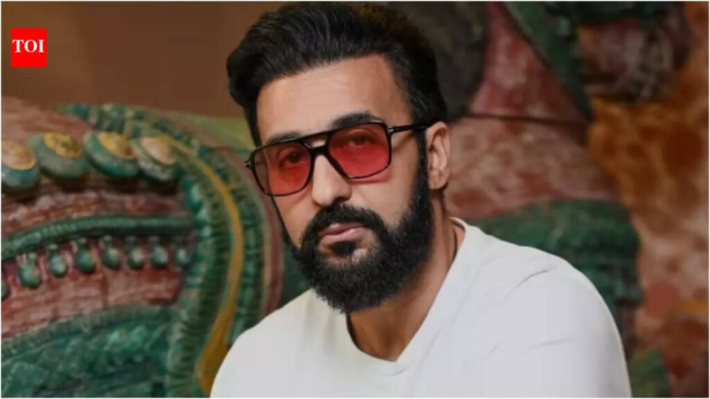 Raj Kundra ditches face mask after securing bail in bitcoin case, issues bold statement: ‘Ab doosron ke masks utarenge’ | Hindi Movie News