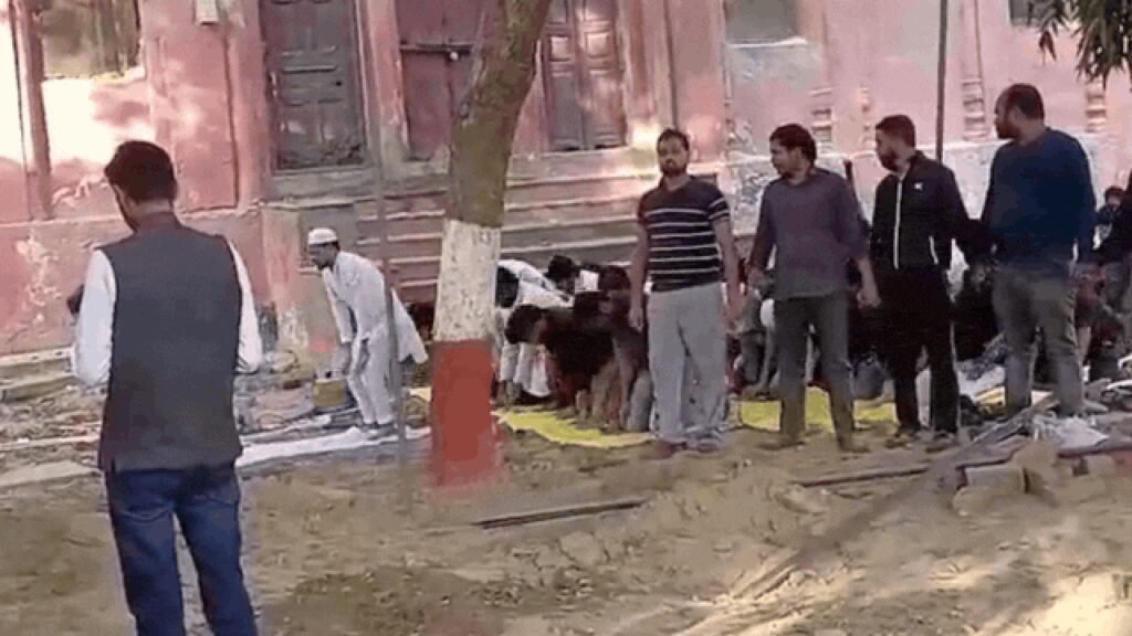 Student wing members form human chain to shield Muslim students offering namaz outside sealed mosque on Lucknow University campus | Lucknow News