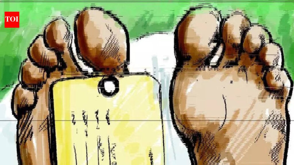 Distant relative kidnaps and kills 6-yr-old girl, held | Delhi News