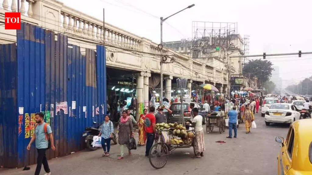 A fortnight on, evicted hawkers take back pedestrian channel on road near Grand | Kolkata News
