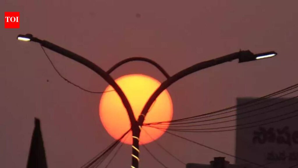 Power play on poles: Streetlight mismatch may be burning crores | Nagpur News