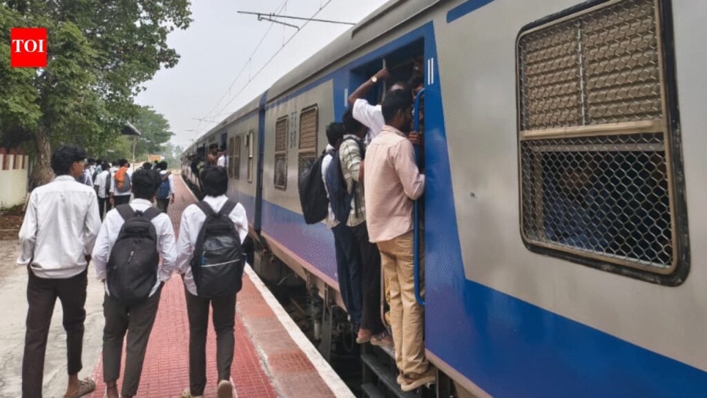 Coimbatore-Mettupalayam MEMU yet to get promised additional coaches | Coimbatore News
