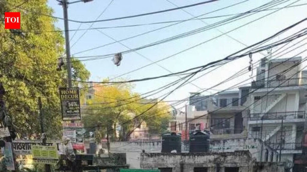 Sanitation workers say too much confusion after Noida reshuffle | Noida News