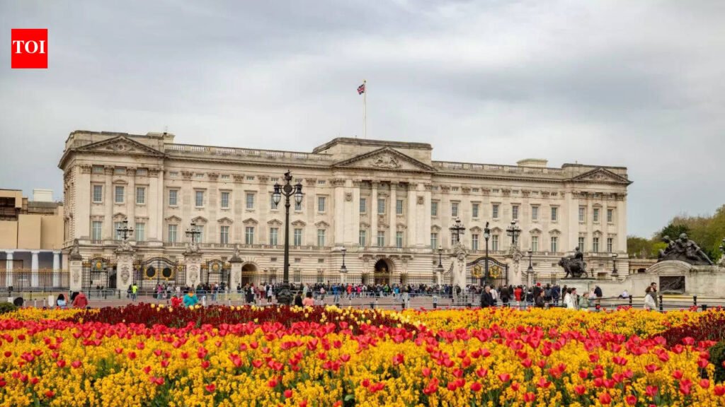 How does Buckingham Palace look from inside: 7 breathtaking pictures