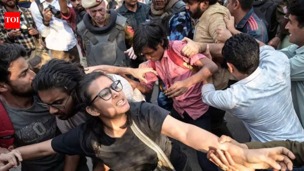 Jnu Students Protest: Students Break Gate Lock At JNU, March To Ministry Foiled | Delhi News