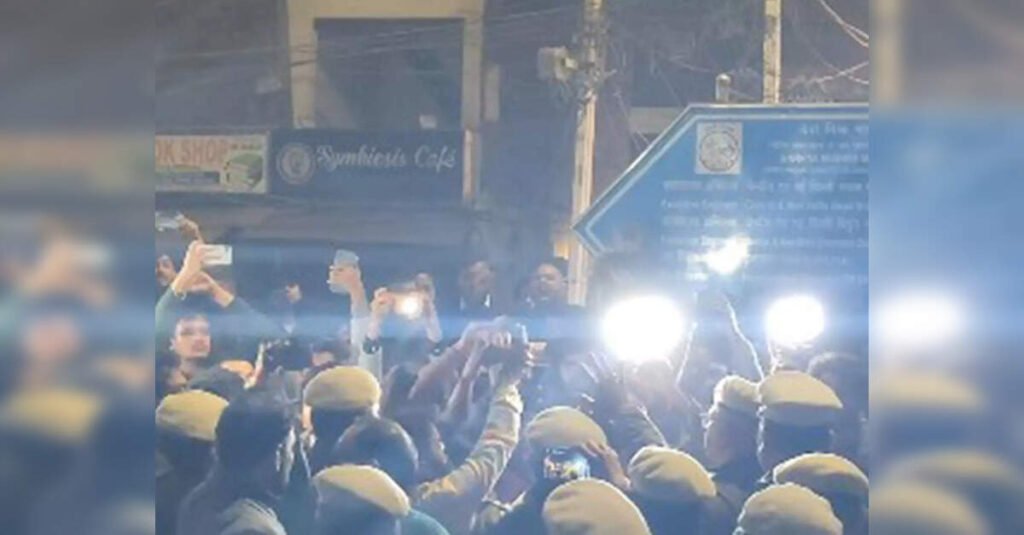 2 professors, 6 students hurt in Jadavpur University campus brawl, ETEducation