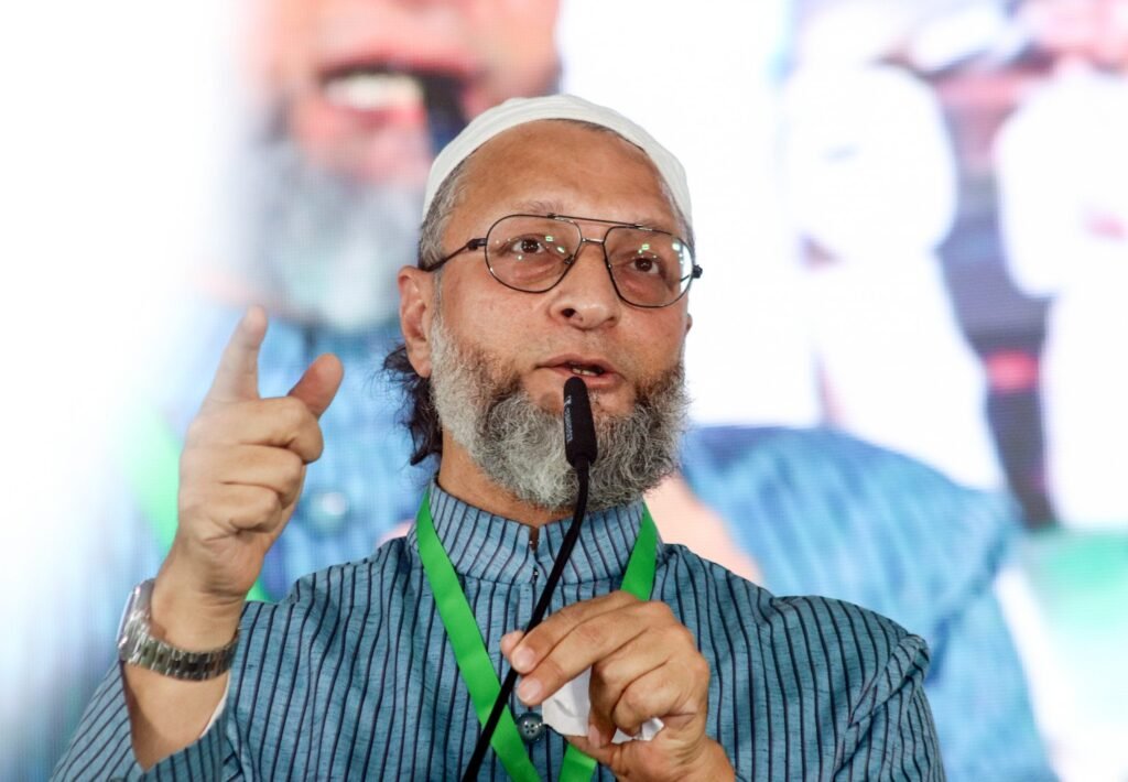 AIMIM Chief Owaisi pays tribute to Pulwama bravehearts – Rising Kashmir