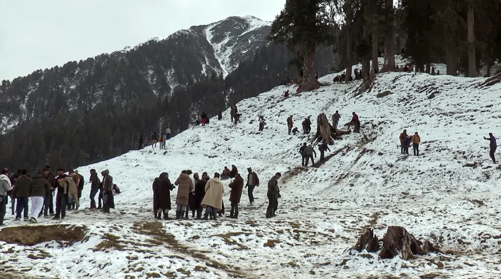 Tourism booms in J&K with over 1.62 crore visitors in 2025, Govt tells House – Rising Kashmir