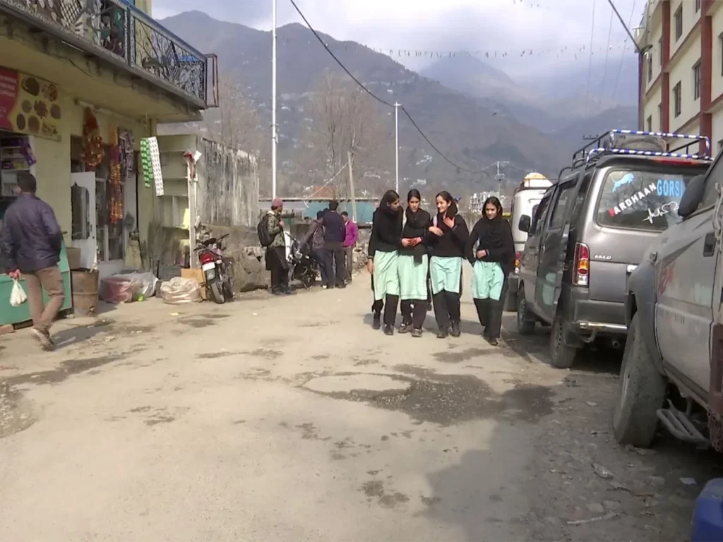 New school building and road projects bring development to Darhal in Rajouri – Rising Kashmir