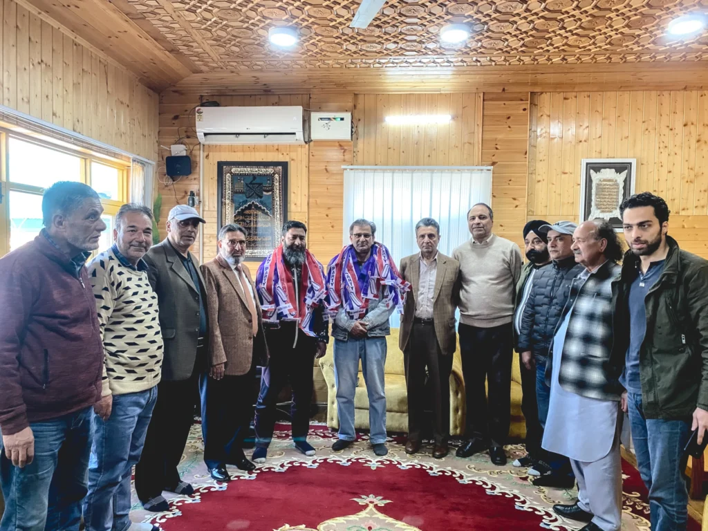 Altaf Bukhari welcomes new entrants into Apni Party – Rising Kashmir