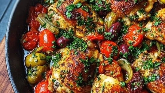 Fitness coach shares one-pan Mediterranean chicken recipe loaded with 46g protein and only 358 calories