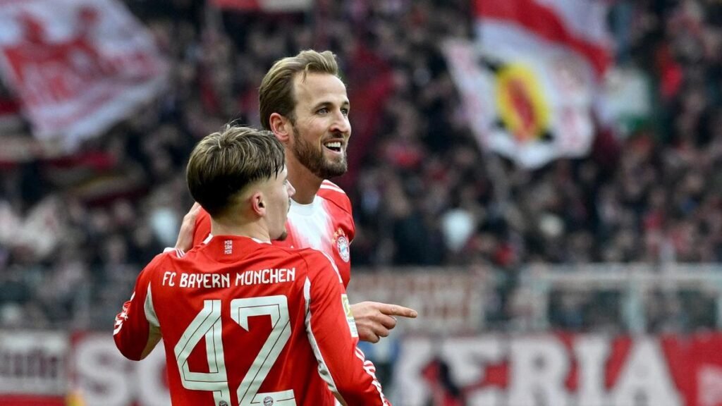 Kane brace helps Bayern widen gap atop Bundesliga