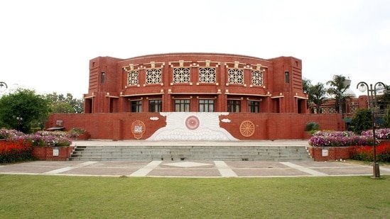 IIM Lucknow Placement 2026: 559 students bag offers, 1 crore highest CTC offered