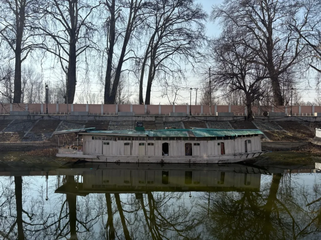Kashmir houseboats ride the tide of tradition & innovation – Rising Kashmir