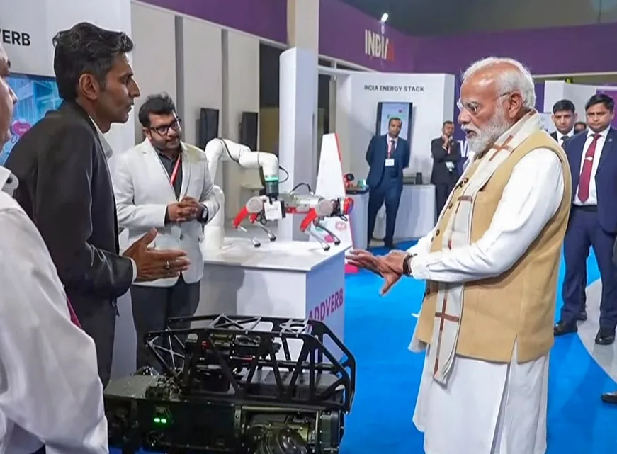 PM Modi explores Artificial Intelligence innovation exhibits at India AI Summit – Rising Kashmir