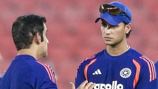 Gautam Gambhir wastes no time, launches animated coaching session with Abhishek Sharma in team bus after Chennai landing