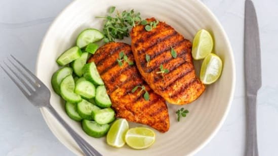 Healthy Tandoori Chicken and Grilled Fish Dinner Ideas For a Low-Oil Main Course