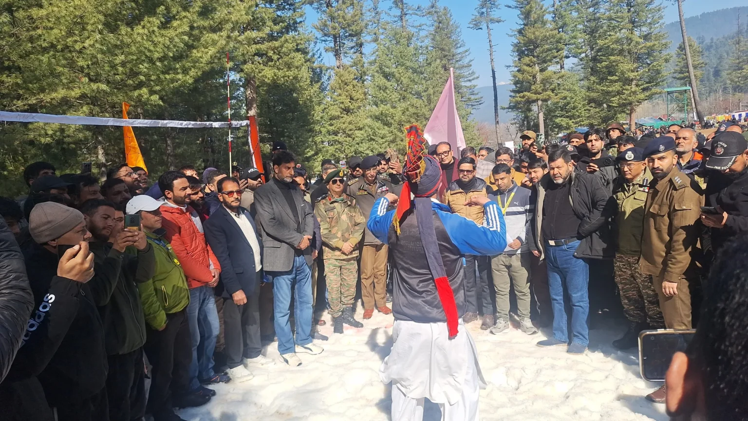 Lolab winter festival draws thousands to snow-clad Kariwan – Rising Kashmir