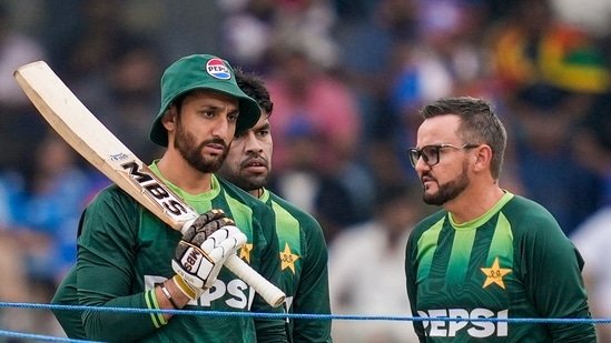 Pakistan coach Mike Hesson not spared, brutally exposed for horror show against India: ‘Free ke paise le raha kya bhai?’