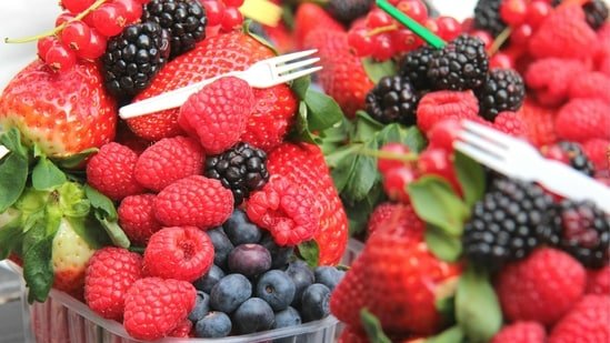 Berry storage 101: Florida gastroenterologist shares storage and washing hacks for berries to prolong their shelf life