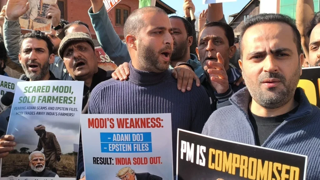 Youth congress protest BJP, clash with police in Srinagar – Rising Kashmir