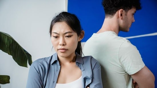 Woman doubts deciding to get a job that BF threatened to break up over: Redditors say ‘This attitude is irredeemable’