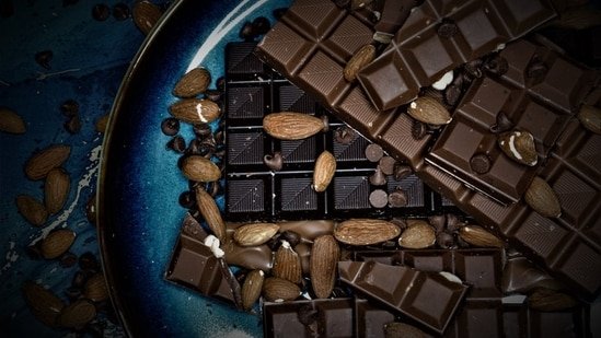 Dentist with 40 years of experience shares 6 foods you think are bad for teeth ‘but actually protect them’: Chocolate…
