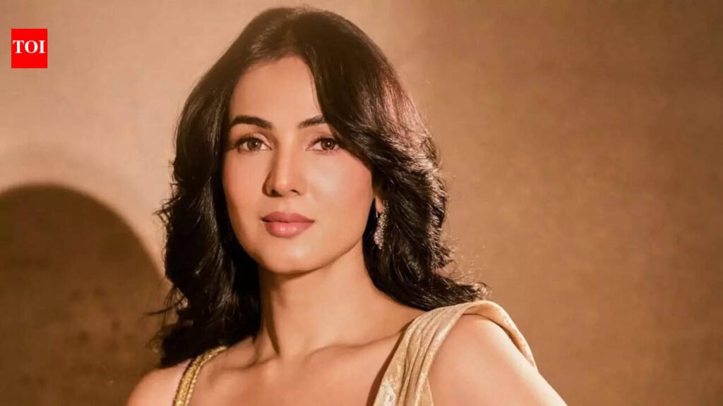 Sonal Chauhan pens note seeking help from PM Narendra Modi as she is stranded in Dubai amidst middle-east tensions | Hindi Movie News