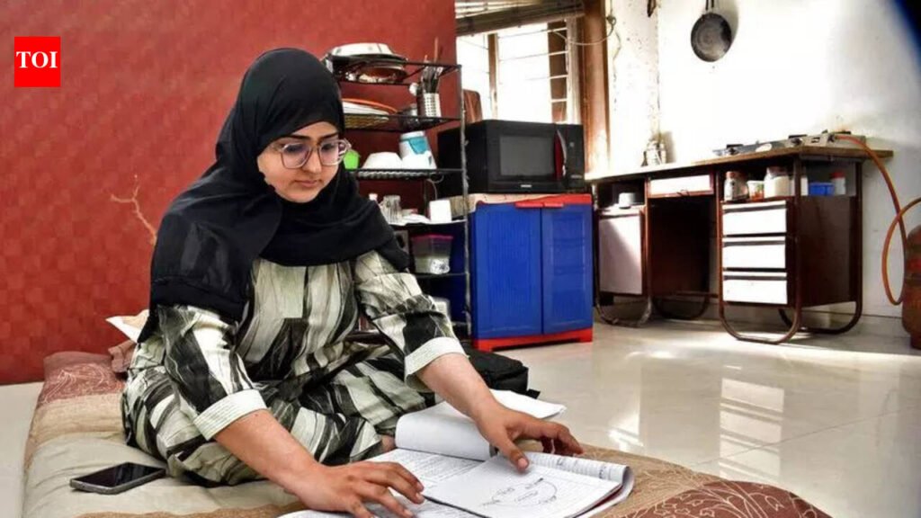 Resilient mom crafts dream alongside daughter | Surat News