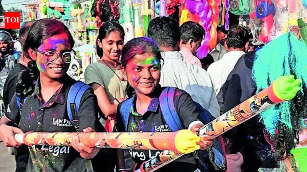 Holi spirit takes over Patna as major markets bustle with colour, crowds | Patna News