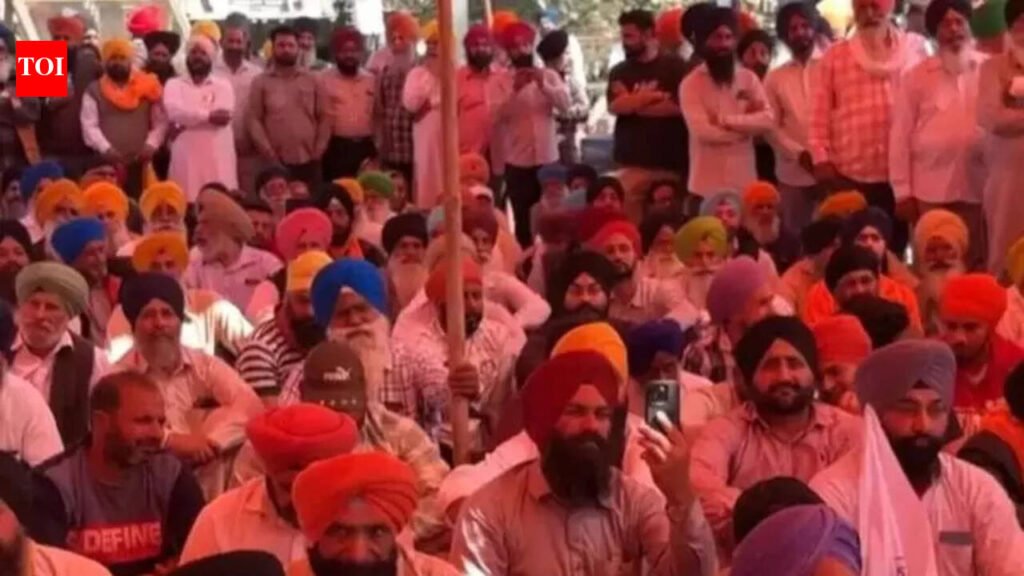 Ranjit Singh’s kin protest in Gurdaspur, seek justice | Chandigarh News