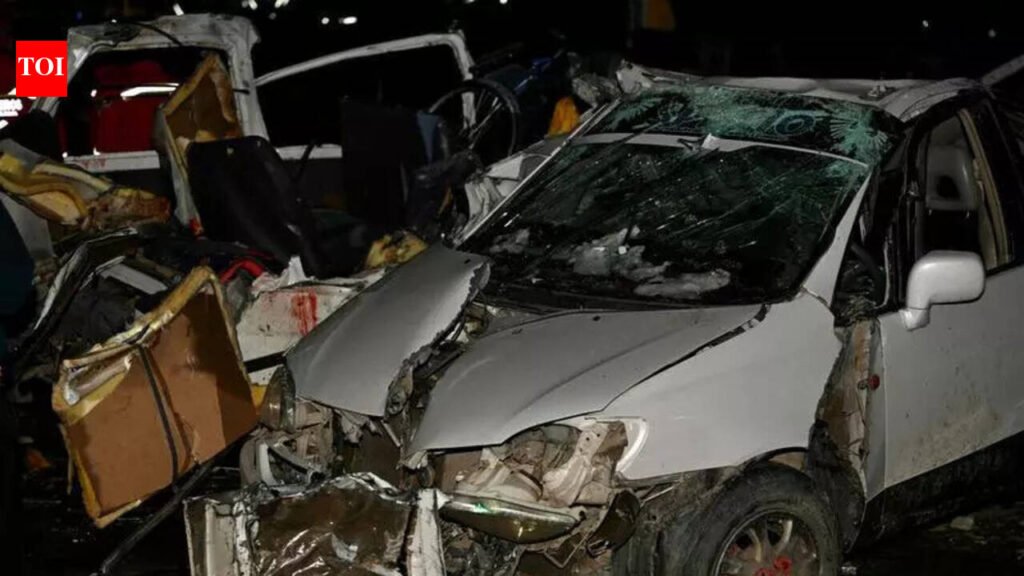 2 killed, 3 injured as jeep falls off hilly road in Kullu | Chandigarh News