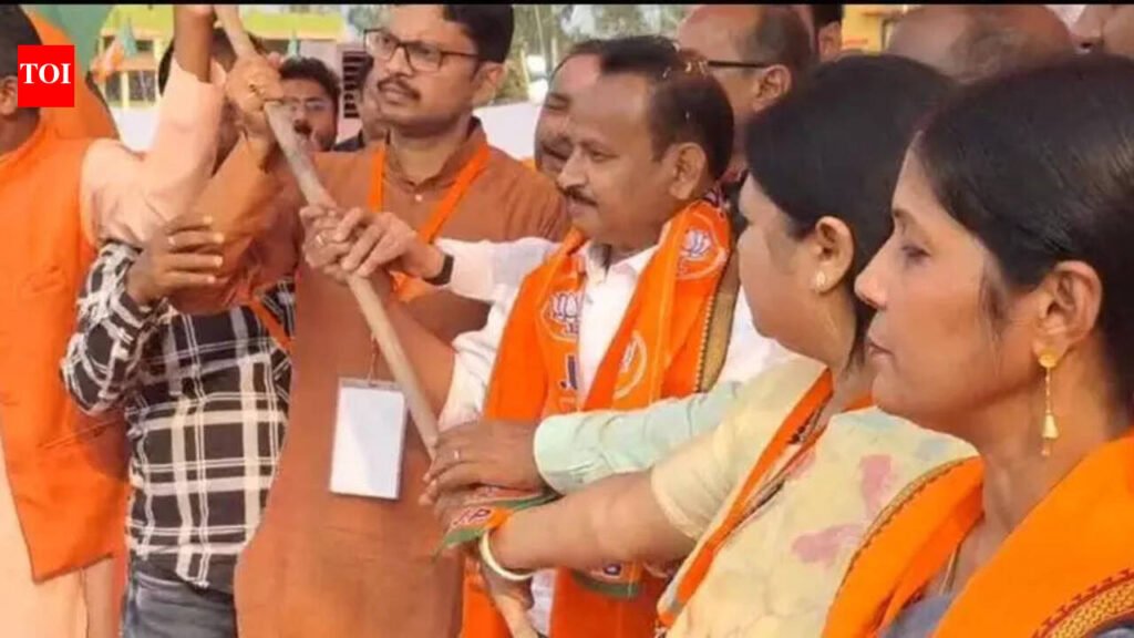 Former chief of Bengal Kurmi Samaj Rajesh Mahato joins BJP | Kolkata News