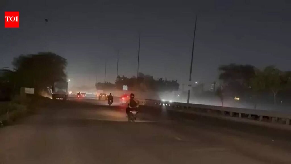 Poor lighting, rough patches: Travel on Dwarka Expressway stretch a nightmare | Gurgaon News