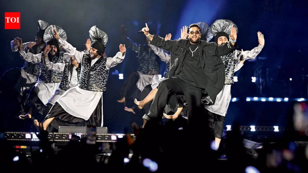 Karan Aujla ziplines, sings atop a high custom stage: It took me many years to reach here | Delhi News